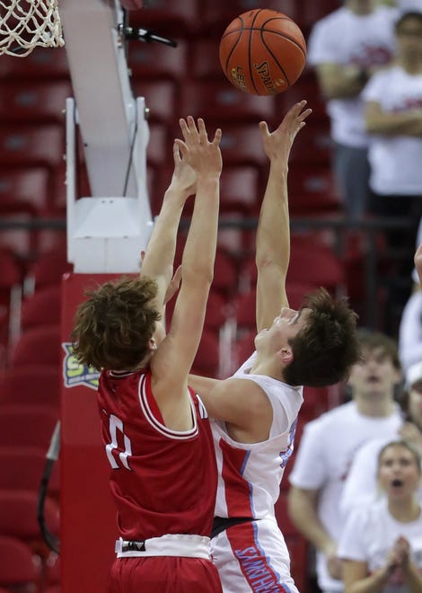 Arrowhead High School's Jay Haase (32) against Neenah High School's Nick Schultz (11) in a Division 1 semifinal game during the WIAA state boys basketball tournament on Friday, March 15, 2024 at the Kohl Center in Madison, Wis. Arrowhead defeated Neenah for 99-95 in four overtimes.
Wm. Glasheen USA TODAY NETWORK-Wisconsin