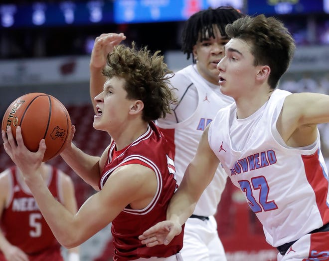 Neenah High School's Nick Schultz (11) against Arrowhead High School's Jay Haase (32) in a Division 1 semifinal game during the WIAA state boys basketball tournament on Friday, March 15, 2024 at the Kohl Center in Madison, Wis. Arrowhead defeated Neenah for 99-95 in four overtimes.
Wm. Glasheen USA TODAY NETWORK-Wisconsin